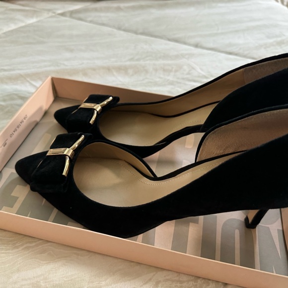 BCBG Bow Heels - Picture 4 of 7